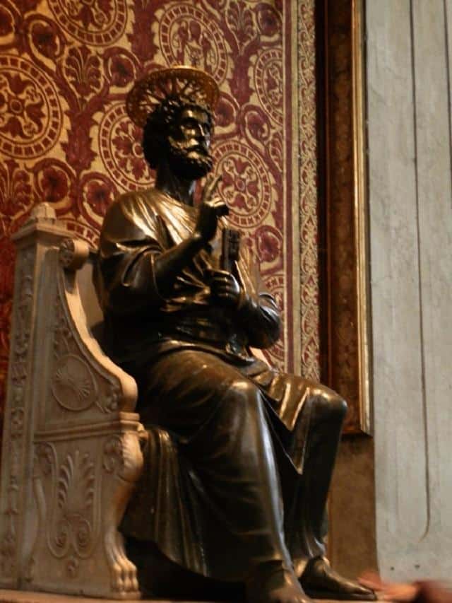 Estátua de São Pedro no Vaticano