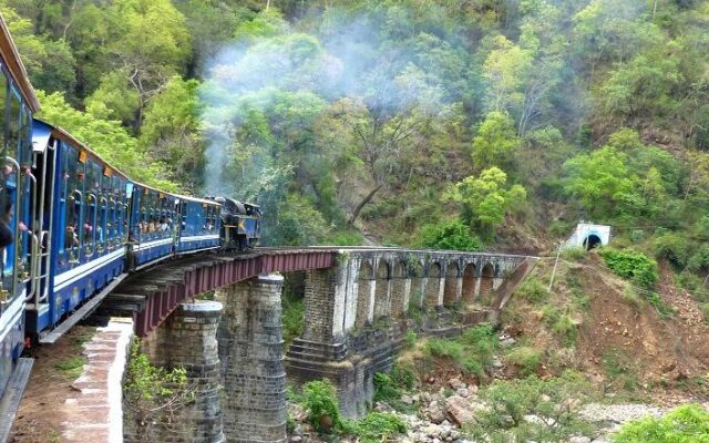 trem na índia