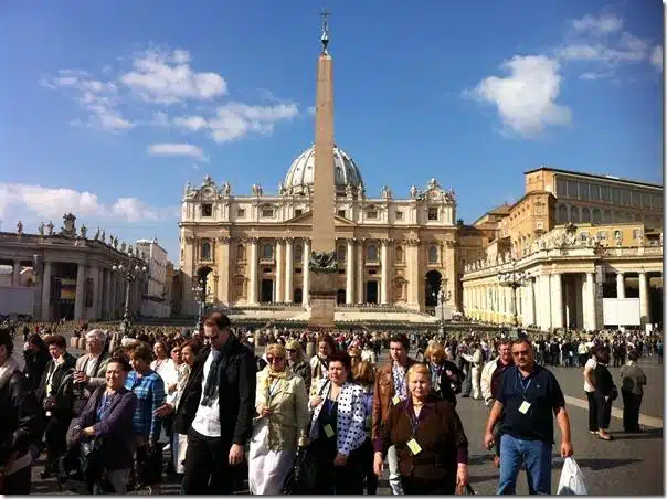 Vaticano-Praa-de-So-Pedro.jpg