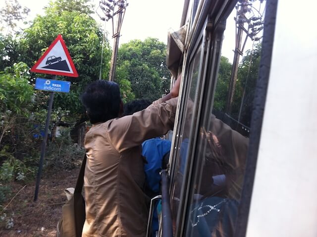 Pra fora do ônibus índia