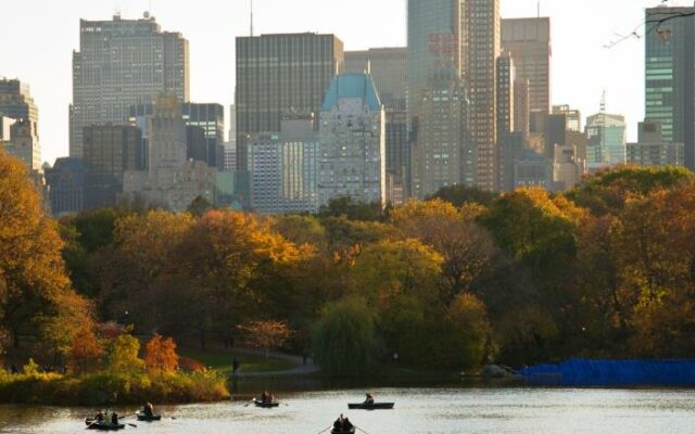 Central_Park_South_from_Rambles,_NYC