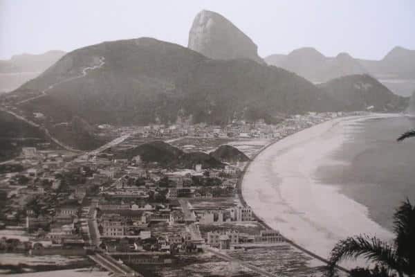 Foto antiga de Copacabana, no Rio de Janeiro