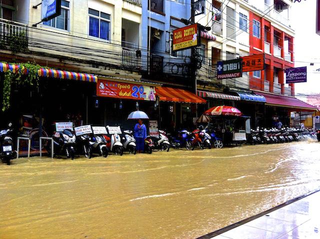 Chuva em Phuket - Tailândia