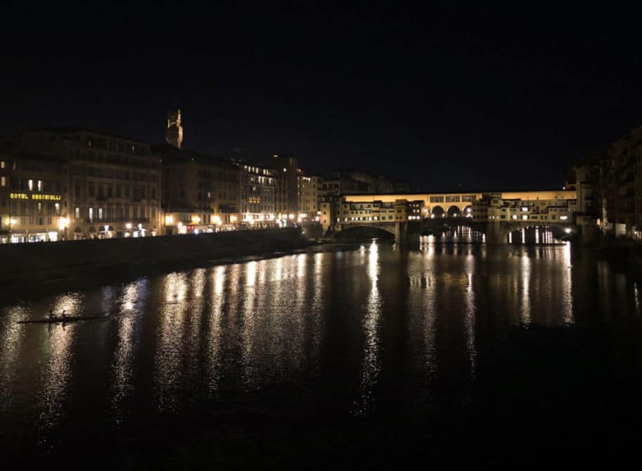 ponte vecchio a noite vista 