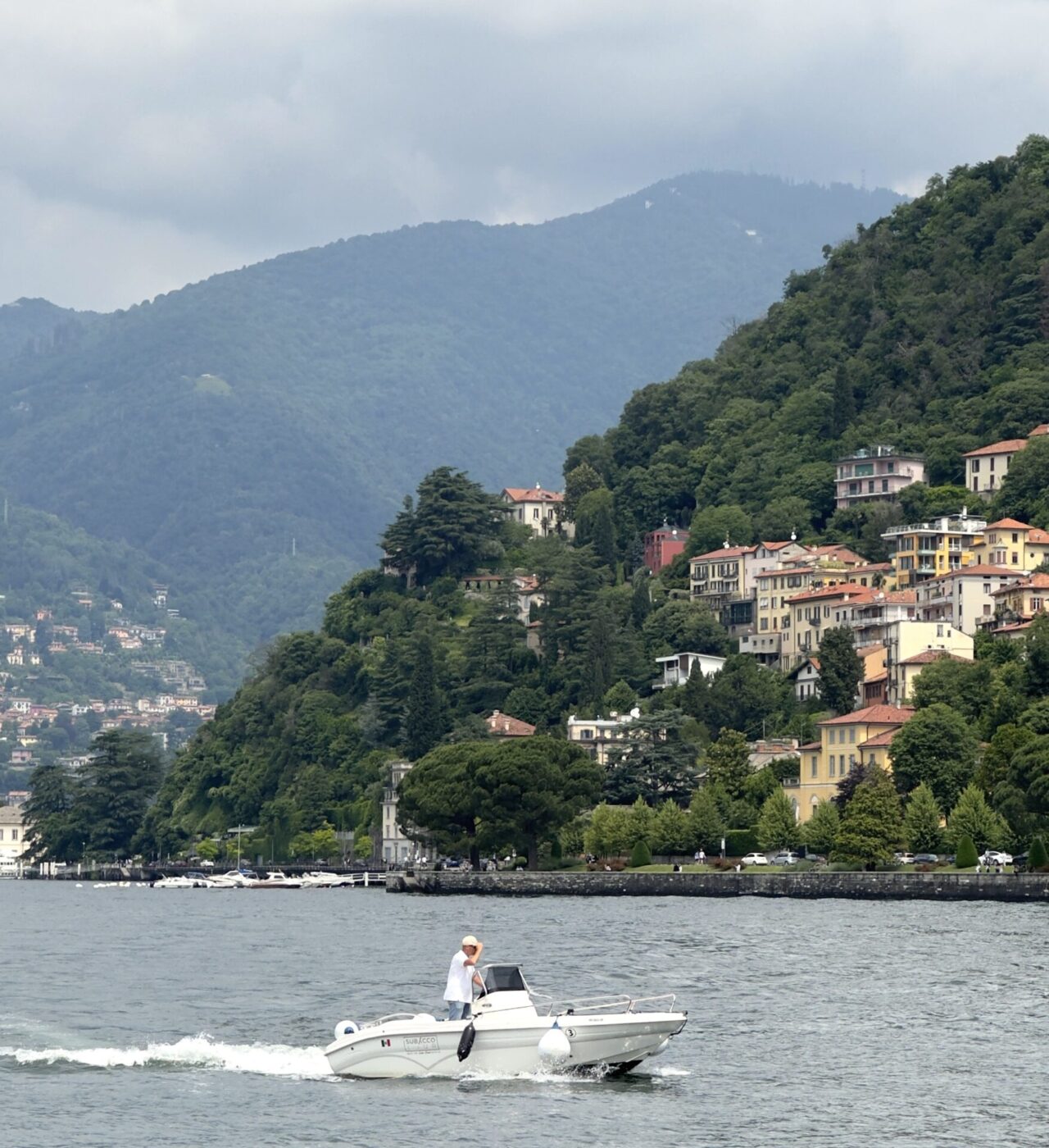 lancha em como lago di como