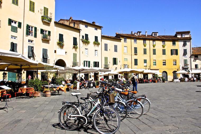 Piazza Anfiteatro - Lucca