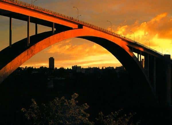 Compras no Paraguai: a Ponte da Amizade