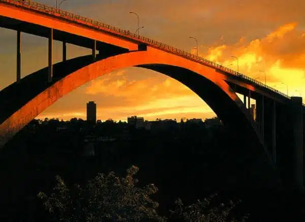 Compras no Paraguai: a Ponte da Amizade