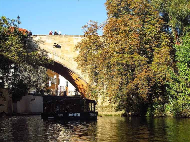 passeio de barco em praga