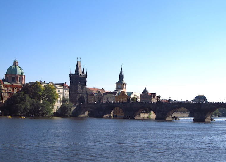praga república Tcheca rio e ponte
