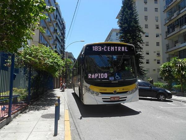 Ônibus_em_Laranjeiras