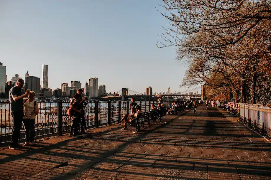 Promenade no Brooklyn. O bairro ainda é um bom lugar para encontrar hospedagem barata em Nova York.