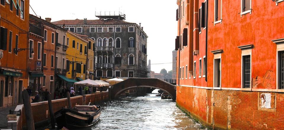 Veneza gastando pouco