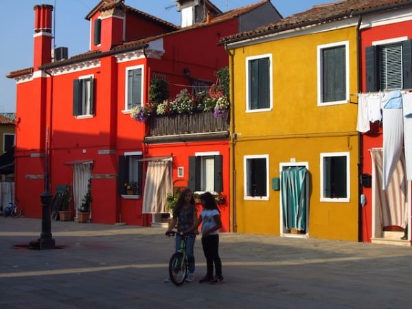 ilhas de veneza burano rua