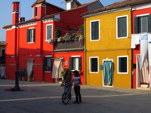 ilhas de veneza burano rua