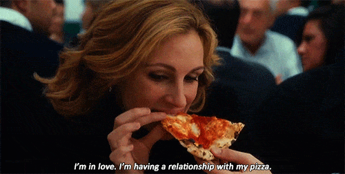 Estou apaixonada. Eu estou namorando com minha pizza
