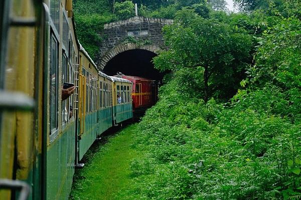 viagem de trem pela Índia