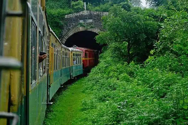 viagem de trem pela Índia