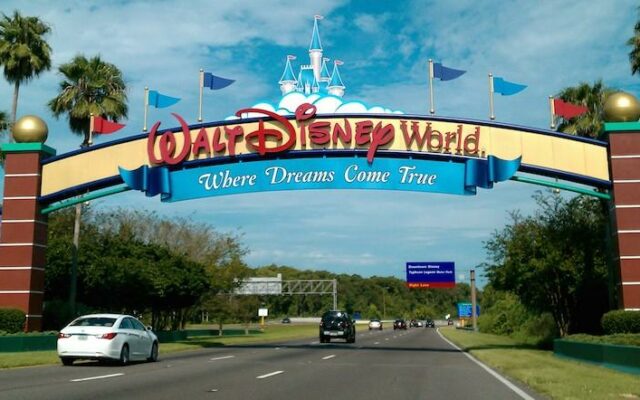 Walt_Disney_World_Resort_entrance