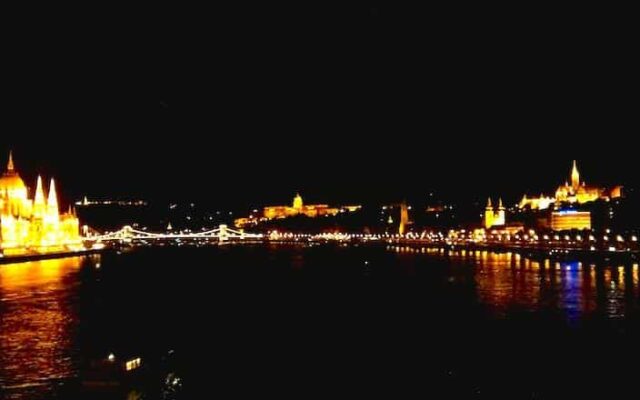 Vista noturna de Budapeste