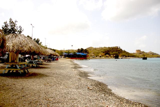 Praia pública em Curaçao