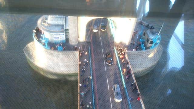 Tower Bridge Londres chão de vidro
