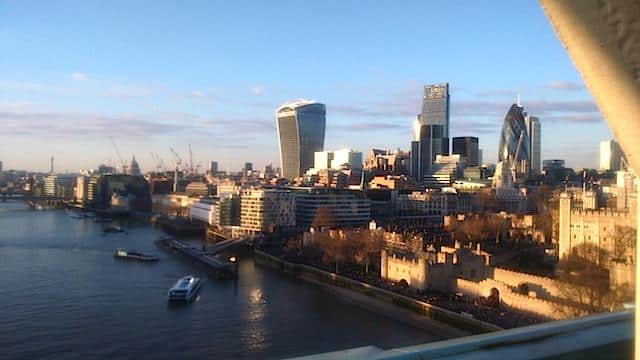 Tower Bridge Londres vista lado B