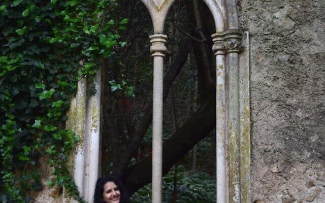 cropped-luiza-na-fonte-dos-amores.jpg