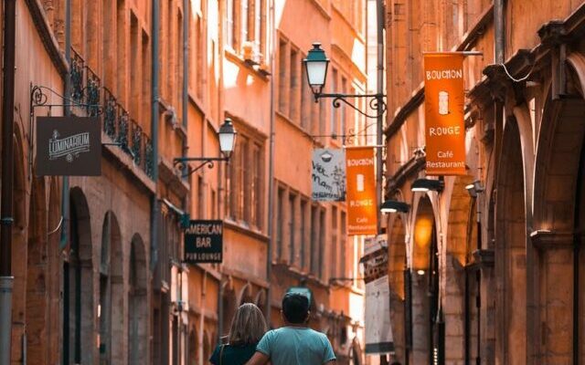 cropped-ruas-de-lyon-na-franca.jpg