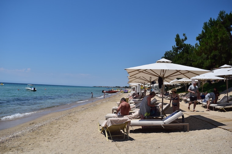 Praia em Nea Moudania Halkidiki Grecia