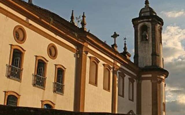 cropped-pontos-turisticos-ouro-preto.jpg