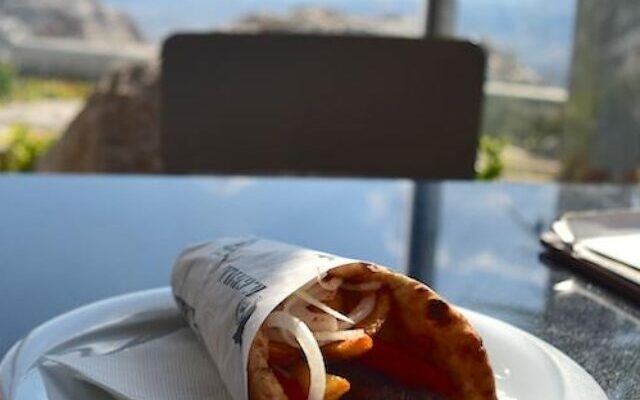 cropped-souvlaki-e-cerveja-comida-grega.jpg