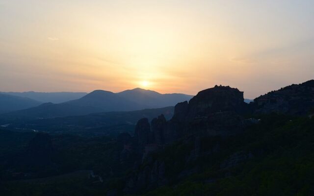 Mosteiros de Meteora Grécia Por do Sol