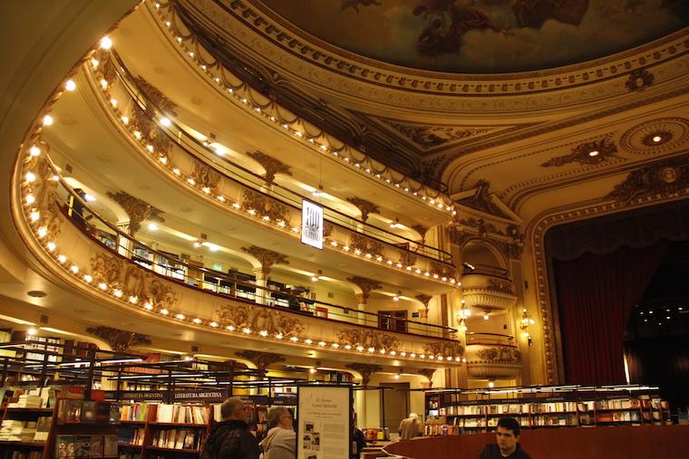 Saguão da Livraria El Ateneo, em Buenos Aires