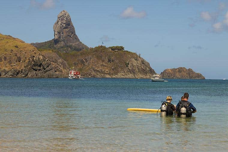 Mergulho de batismo em Noronha, na Praia do Porto