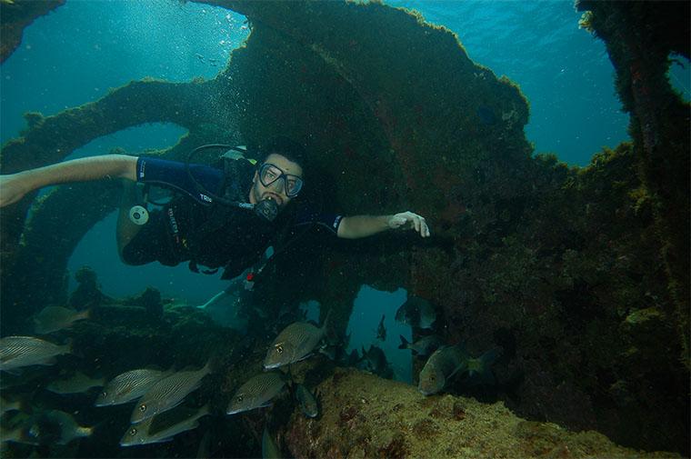 Mergulho em naufrágio grego em Fernando de Noronha