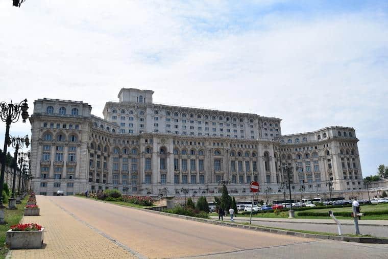 palacio do parlamento bucareste romenia