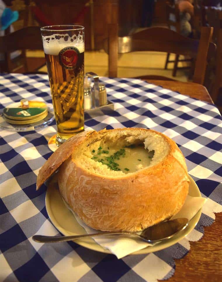 turismo na eslováquia comer em bratislava sopa de alho