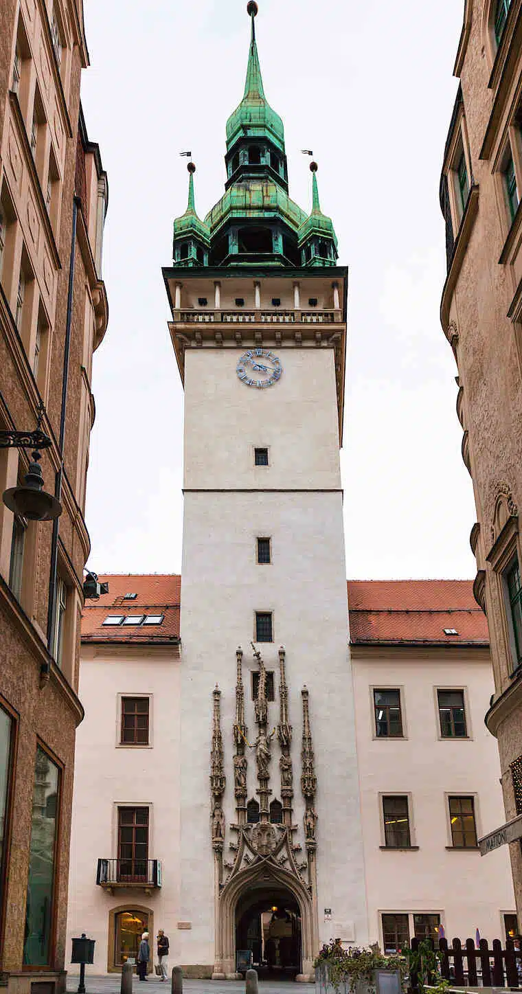 turismo em brno república tcheca torre torta