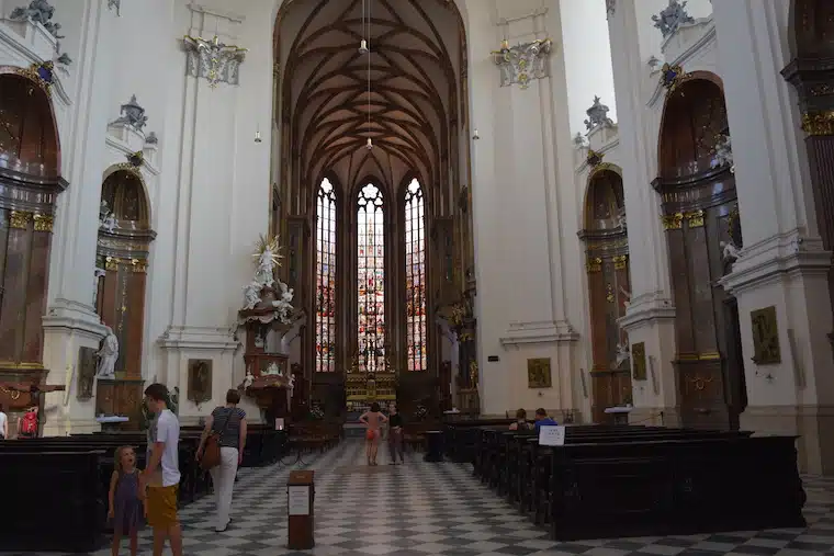 turismo em brno república tcheca igreja