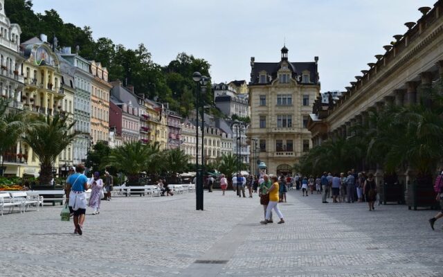 turismo karlovy vary república Tcheca cidade e colunata