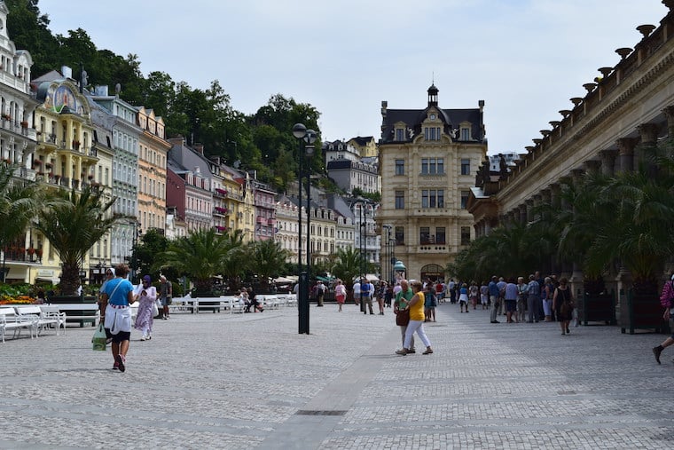 turismo karlovy vary república Tcheca cidade e colunata