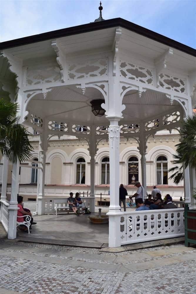 turismo karlovy vary república Tcheca gazebo branco