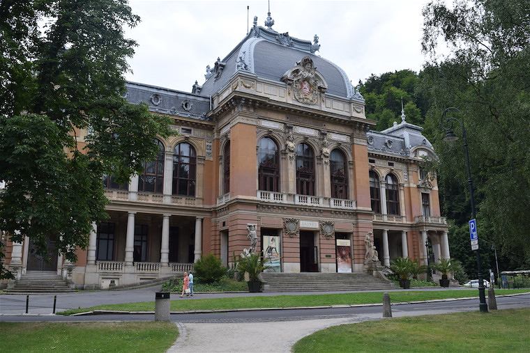 turismo karlovy vary república Tcheca teatro opera