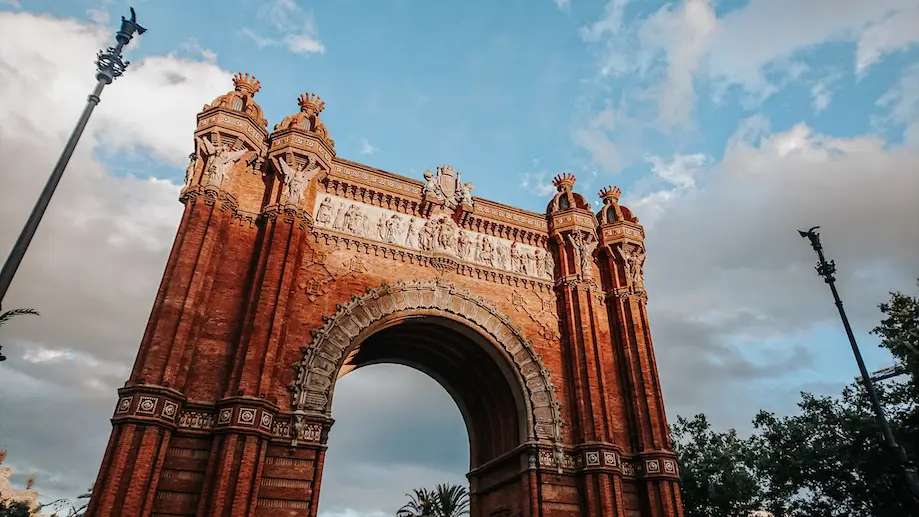 Arco do Triunfo em Barcelona, na Espanha: esse é um destino comum para estudantes no país