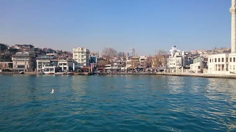 barco-bosforo-istambul