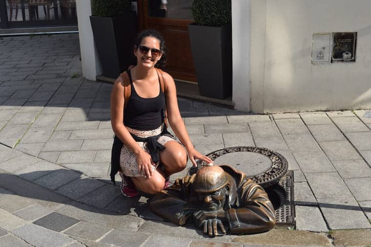 bratislava eslováquia curiosidades placa estatua