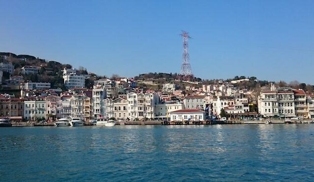 Passeio de barco pelo canal de Bósforo, em Istambul