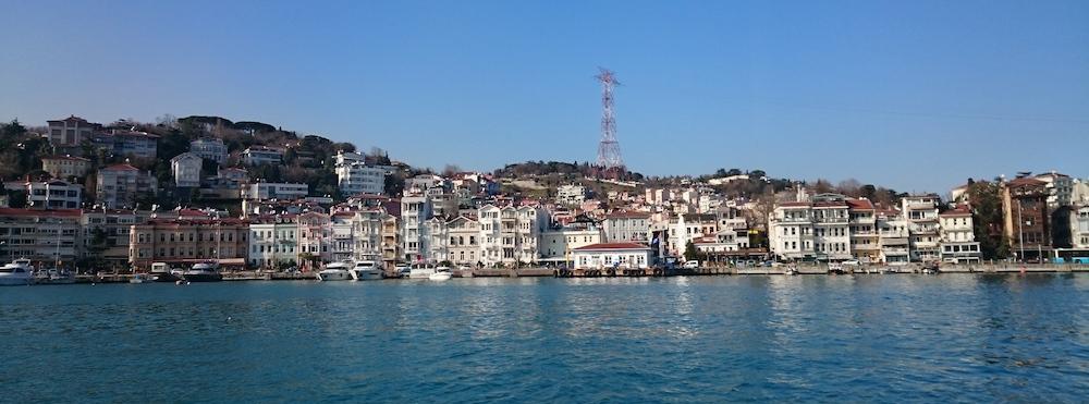 Passeio de barco pelo canal de Bósforo, em Istambul