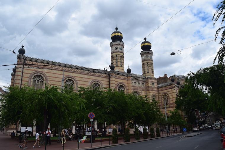 o que fazer em budapeste grande sinagoga torres